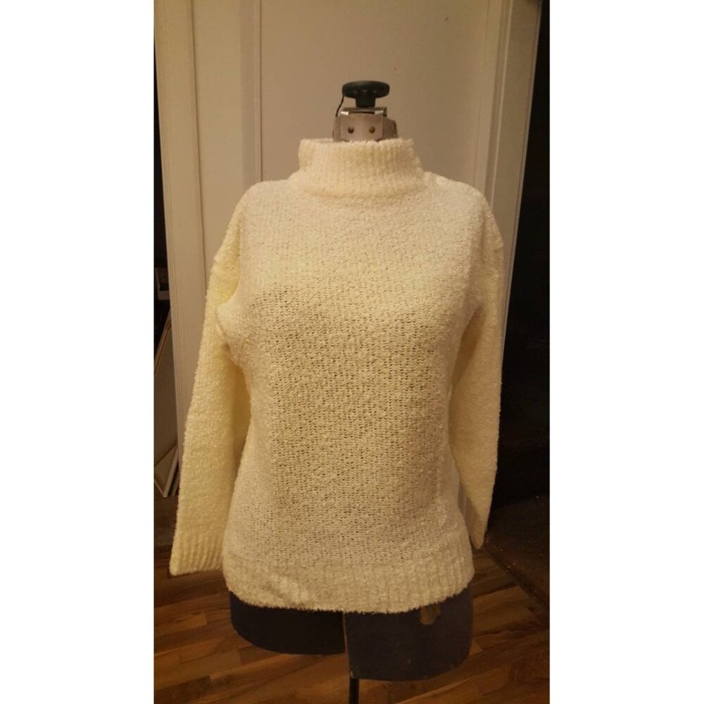 1980s era women's cream mock turtle sweater. Nubby knit,. Size M/Medium.